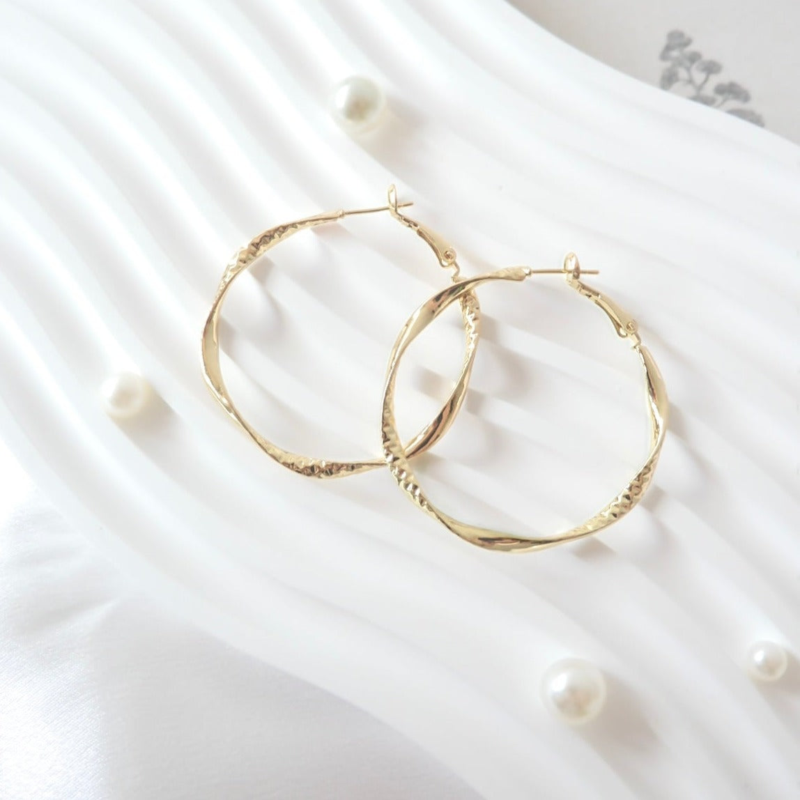 Circe Twisted Hoop Earrings (Gold)