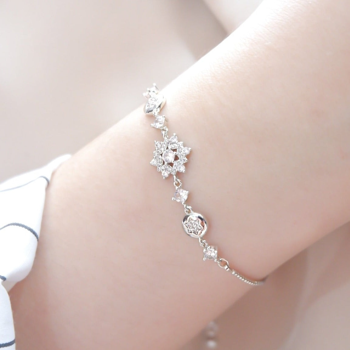 Winter Wonderland Adjustable Bracelet (Silver)