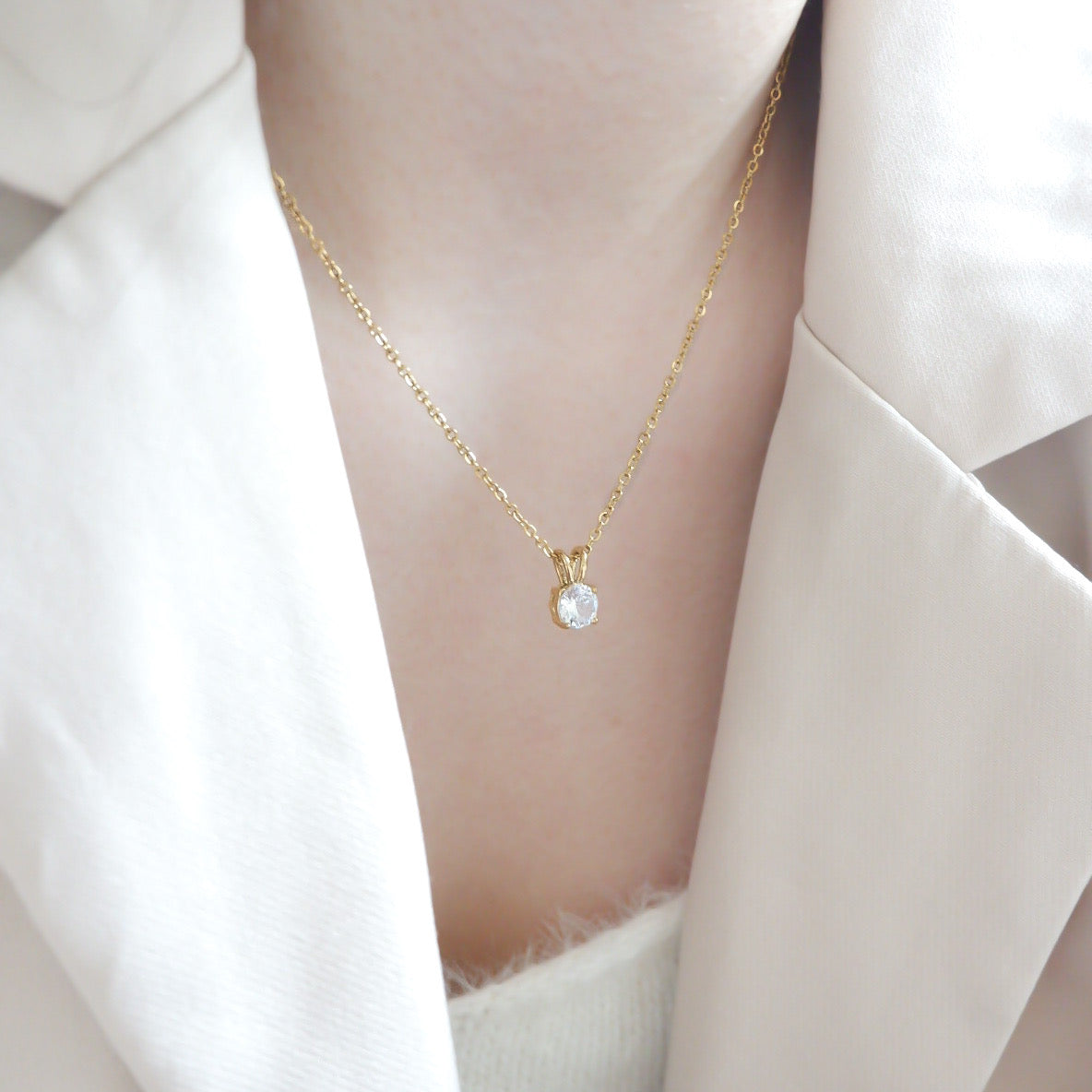 The One Diamond Necklace (Gold)