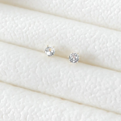 Simple Diamond Stud Earrings (Gold)