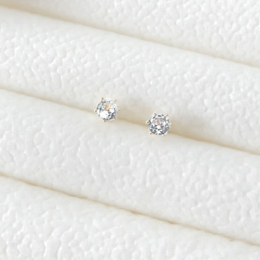 Simple Diamond Stud Earrings (Gold)