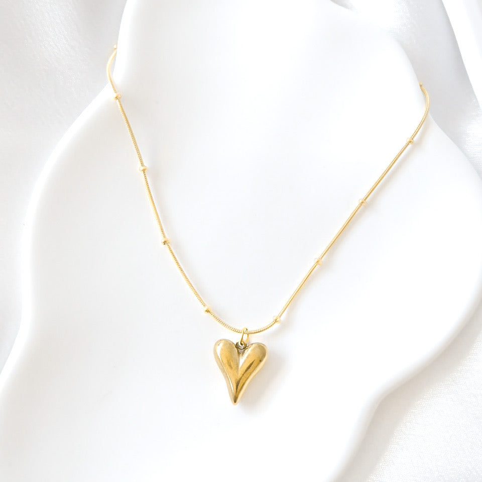 Heart of Gold Pendant Necklace (Gold)