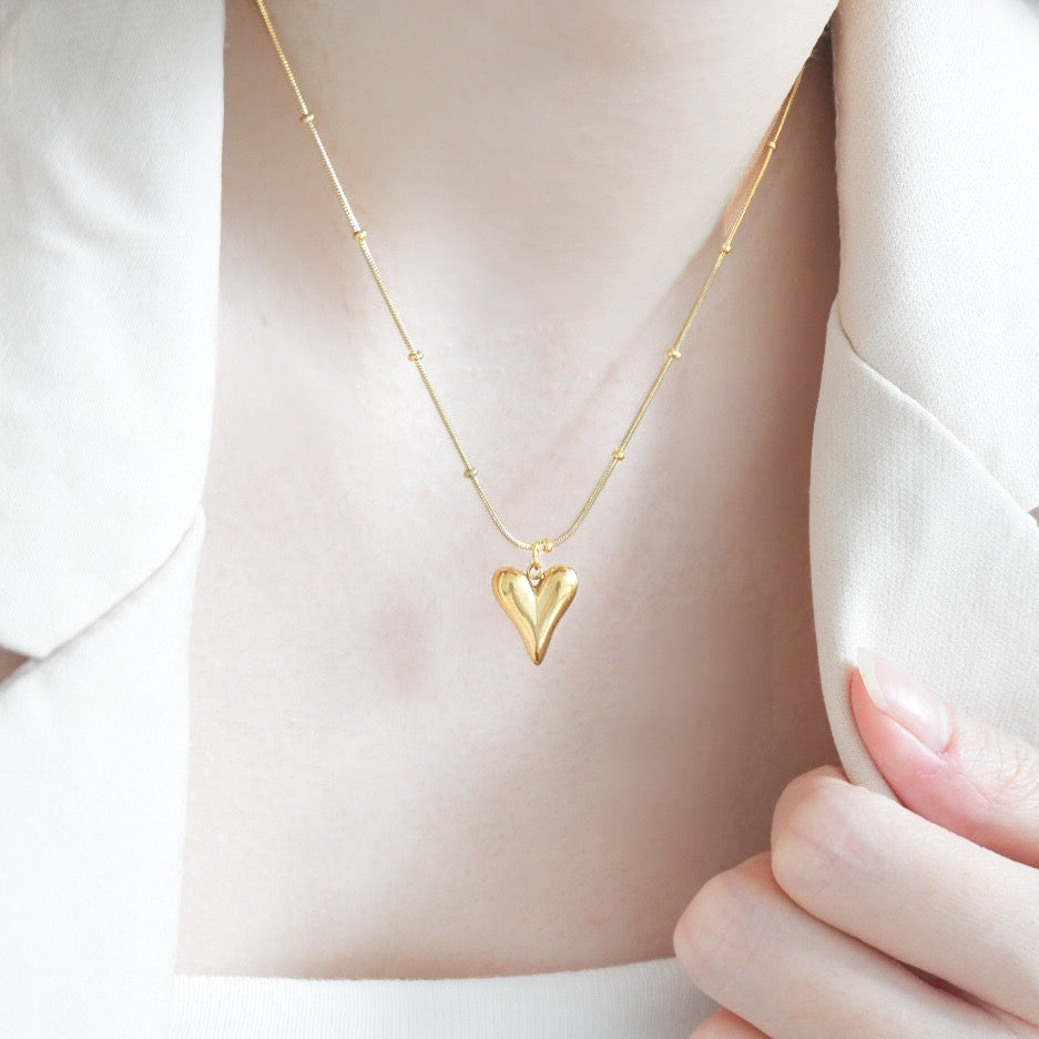 Heart of Gold Pendant Necklace (Gold)