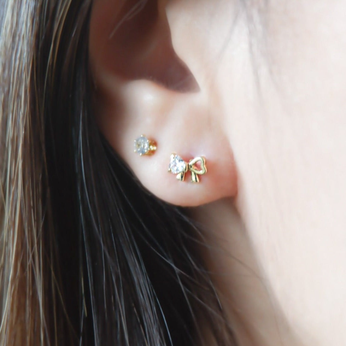 Simple Diamond Stud Earrings (Gold)