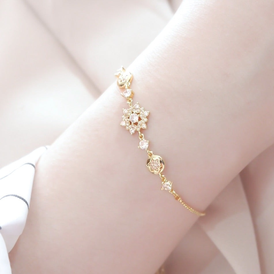 Winter Wonderland Adjustable Bracelet (Gold)